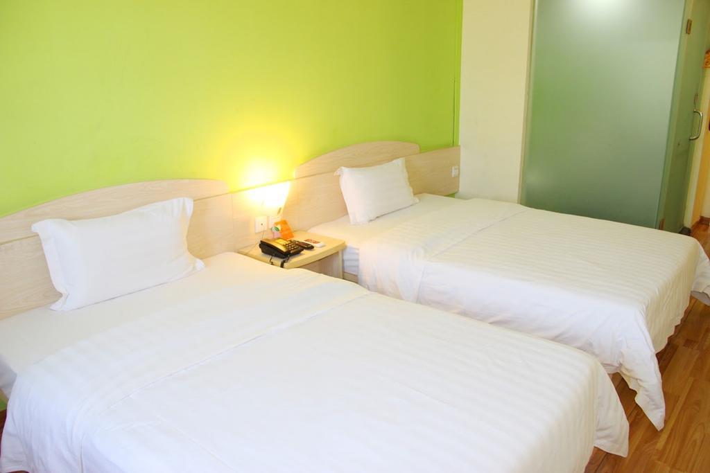 7Days Inn Haikou Hong Kong City Exterior foto